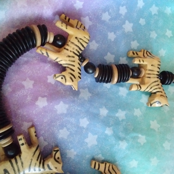 Vintage Chunky Natural Carved Zebra Necklace - Picture 4 of 10